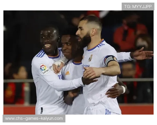 维尼修斯的背后抢断与极致攻守转换:从瞬间爆发看皇马的战术美学 维尼修斯的背后抢断与极致攻守转换:从瞬间爆发看皇马的战术美学