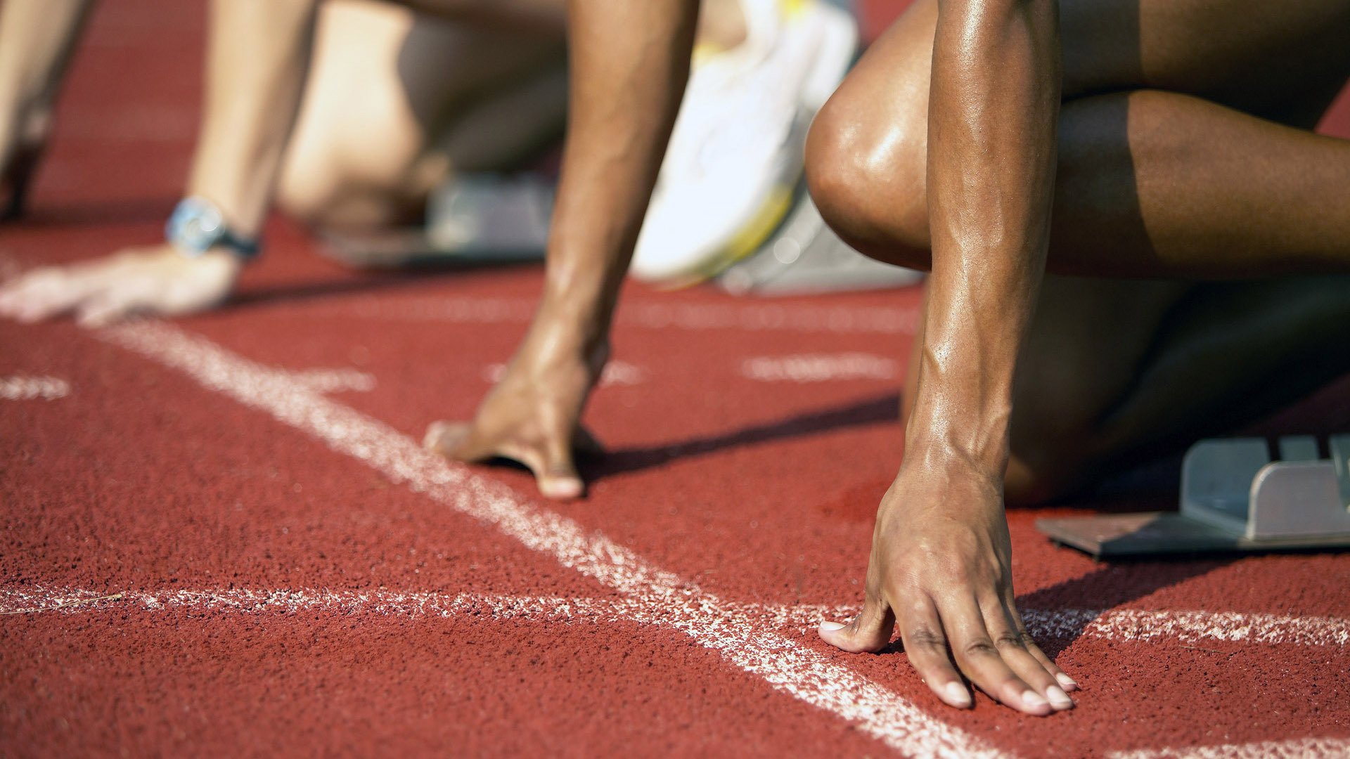 大型商场室内攀岩与跑步接力赛 “垂直+水平”双向挑战